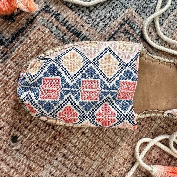 Toms Pink Aztec Lace Up Espadrille Shoes sz 7 - Picture 2 of 4